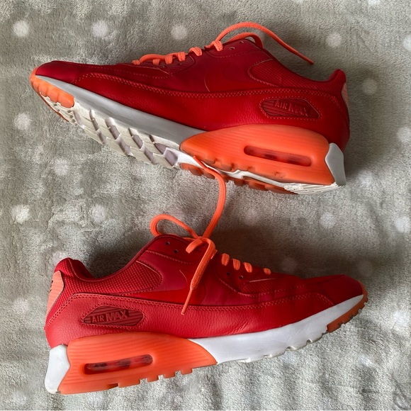 Women’s Air Max 90 Ultra Essential. - Picture 4 of 16